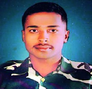 Terror attacks on the police station in Kashmir | काश्मीरमध्ये पोलीस ठाण्यावर अतिरेकी हल्ला