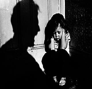 Many stories of female persecution | विद्यार्थिनींच्या छळवणुकीच्या अनेक कहाण्या