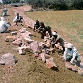 'Skilled workers' from unskilled laborers | अकुशल मजुरांकडून ‘कुशल कामे’