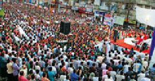 Wadhekar's castle with a melodious song: | सुमधूर गाण्याने वर्धेकरांची पाडवा पहाट :