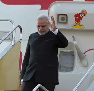 Rs 317 crores spent on Modi's foreign tour | मोदींच्या परदेश दौ-यावर ३१७ कोटींचा खर्च