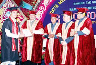 Graduation for 611 students | ६११ विद्यार्थ्यांना पदवीदान