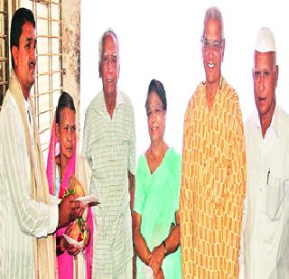 Hamal Panchayat work should be done at the national level | हमाल पंचायतीचे कार्य राष्ट्रीय पातळीवर जावे