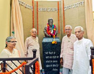 Do not share statues of great figures among the castes | महापुरुषांच्या पुतळ्यांना जातींमध्ये वाटू नका