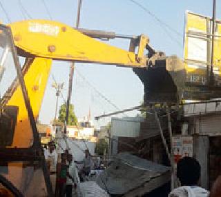 Gajraj goes on an encroachment in the city | शहरातील अतिक्रमणावर चालला गजराज