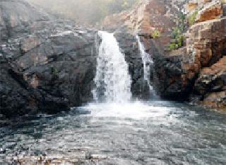 Naxalite Savarkar lost tourism | नक्षली सावटात पर्यटन हरविले Naxalite Savarkar lost tourism | नक्षली सावटात पर्यटन हरविले