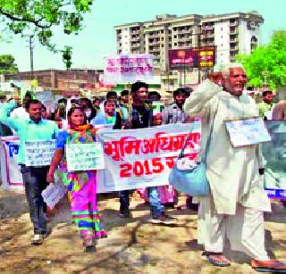 Ready to attack | हल्ला परतविण्यासाठी सज्ज Ready to attack | हल्ला परतविण्यासाठी सज्ज