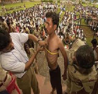 In Bihar, one thousand 'bottles' were arrested in Bihar | बिहारमध्ये पोलीस भरतीत एक हजार ‘तोतयां’ना अटक In Bihar, one thousand 'bottles' were arrested in Bihar | बिहारमध्ये पोलीस भरतीत एक हजार ‘तोतयां’ना अटक