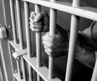 Five accused absconding from Nagpur prisons | नागपूरच्या कारागृहातून ५ आरोपी फरार
