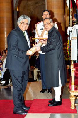 Nagpur's pride grew due to Harish Salve | हरीश साळवे यांच्यामुळे वाढला नागपूरचा गौरव Nagpur's pride grew due to Harish Salve | हरीश साळवे यांच्यामुळे वाढला नागपूरचा गौरव