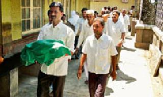 Death of tweezing; Relatives of the relatives broke down in the General Hospital | चिमुकल्याचा मृत्यू; नातेवाईकांची जिल्हा सामान्य रुग्णालयात तोडफोड Death of tweezing; Relatives of the relatives broke down in the General Hospital | चिमुकल्याचा मृत्यू; नातेवाईकांची जिल्हा सामान्य रुग्णालयात तोडफोड