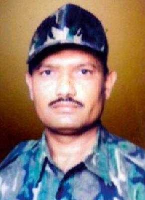 Pusadkar's memorial of Shaheed Shaligram memorial | शहीद शालिग्रामच्या स्मारकाचे पुसदकरांना विस्मरण Pusadkar's memorial of Shaheed Shaligram memorial | शहीद शालिग्रामच्या स्मारकाचे पुसदकरांना विस्मरण