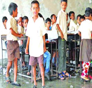 Thane Municipal School's condition is pathetic | ठाणे मनपा शाळांची अवस्था दयनीय Thane Municipal School's condition is pathetic | ठाणे मनपा शाळांची अवस्था दयनीय