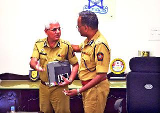 Now you hand over ... | अब तुम्हारे हवाले...