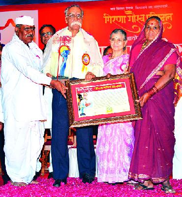 Bhalchandra Nemedi Meena 'Gita Gaurav' award | भालचंद्र नेमाडे यांणा ‘जीवनगौरव’ पुरस्कार