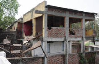 Gajraj goes to the country's liquor shops | देशी दारू विक्रीच्या दुकानावर चालला गजराज Gajraj goes to the country's liquor shops | देशी दारू विक्रीच्या दुकानावर चालला गजराज