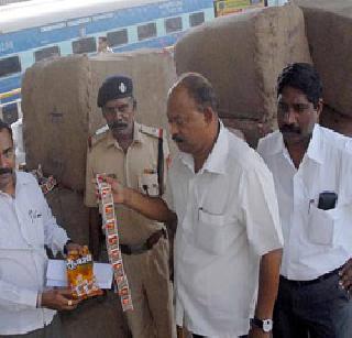 Gatka seized for Rs 10,000 in Khopoli | खोपोलीत दहा हजारांचा गुटखा जप्त Gatka seized for Rs 10,000 in Khopoli | खोपोलीत दहा हजारांचा गुटखा जप्त