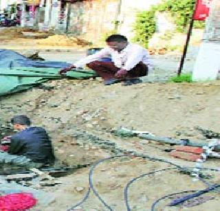 Exposed cables | उघड्यावरच टाकल्या केबल Exposed cables | उघड्यावरच टाकल्या केबल