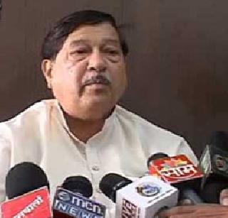 16 officials suspended with nine tahsildars | नऊ तहसीलदारांसह १६ अधिकारी निलंबित