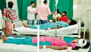 Parrot's tractor overturned | वऱ्हाड्यांचा ट्रॅक्टर उलटला