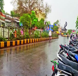 The hailstorm hit the farmer | गारपिटीने शेतकरी कोलमडला