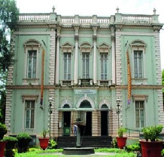 The wing of the controversial institution was halted by the corporation | वादग्रस्त संस्थेचे पंख पालिकेने छाटले The wing of the controversial institution was halted by the corporation | वादग्रस्त संस्थेचे पंख पालिकेने छाटले