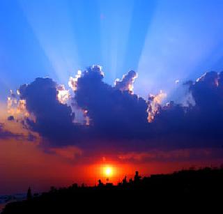 The longevity of the sun's birth is worthwhile | सूर्याचा जन्म उशिरा होणे ठरले फायद्याचे The longevity of the sun's birth is worthwhile | सूर्याचा जन्म उशिरा होणे ठरले फायद्याचे