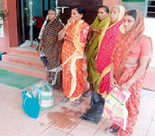 Females face the SP office | महिलांची एसपी कार्यालयावर धडक
