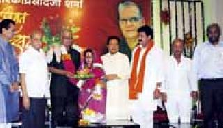 Dwarka Prasad Sharma is rich in authentic personality | द्वारकाप्रसाद शर्मा उत्तुंग व्यक्तिमत्त्वाचे धनी