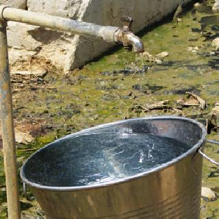 In 16 talukas, severe water shortage is facing | १६ तालुक्यांत भीषण पाणीटंचाईचे सावट