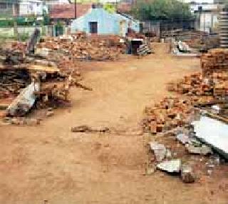 Opening the family due to wrong calculations | चुकीच्या मोजणीमुळे कुटुंब उघड्यावर