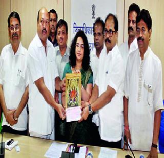 1 crore from Siddhivinayak for 'Jalshivar' | ‘जलशिवार’साठी सिद्धिविनायककडून १ कोटी