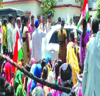 Water front; Guardian Minister's Text | पाण्यासाठी मोर्चा; पालकमंत्र्यांची पाठ