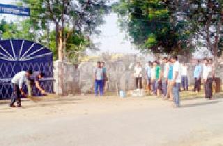 Rajaram Police Cleanliness Campaign | राजाराम पोलिसांकडून स्वच्छता मोहीम