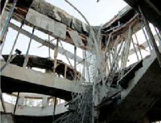 The lodging room slab collapsed; Both injured | विश्रामगृहाचा स्लॅब कोसळला; दोघे जखमी The lodging room slab collapsed; Both injured | विश्रामगृहाचा स्लॅब कोसळला; दोघे जखमी