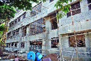 Waiting for medicines along with 200 beds | दोनशे खाटांच्या रुग्णालयाबरोबरच औषधांची प्रतीक्षा