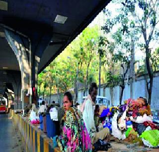 ParkingMafia under flyover in Mumbai | मुंबईतील उड्डाणपुलाखाली पार्किंगमाफिया ParkingMafia under flyover in Mumbai | मुंबईतील उड्डाणपुलाखाली पार्किंगमाफिया