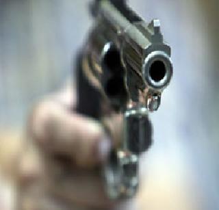 The sarpanchas beat the pistol from the sub-panchayat | उपसरपंचाकडून सरपंचास पिस्तूलच्या धाकाने मारहाण The sarpanchas beat the pistol from the sub-panchayat | उपसरपंचाकडून सरपंचास पिस्तूलच्या धाकाने मारहाण