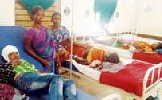 The wedding vaharda vane has been changed | लग्न वऱ्हाडाचे वाहन उलटले