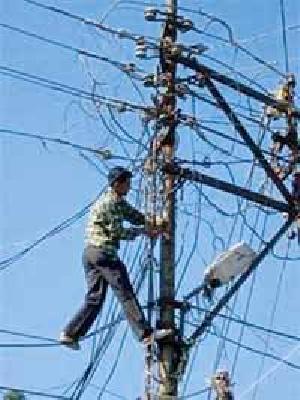 After all, he said 'he' | अखेर ‘तो’ लाईनमन दगावला