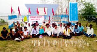 Damage demonstrations of Gosikhurd project affected | गोसीखुर्द प्रकल्पग्रस्तांचे धरणस्थळी निदर्शने Damage demonstrations of Gosikhurd project affected | गोसीखुर्द प्रकल्पग्रस्तांचे धरणस्थळी निदर्शने