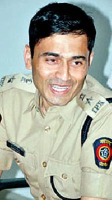 Police strong response to Naxalites | नक्षलवाद्यांच्या पत्रकांना पोलिसांचे तगडे उत्तर