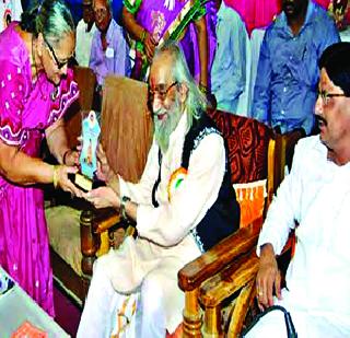 During the time of Shivrajaj, the authors respected | शिवराजांच्या काळात साहित्यिकांना बहुमान