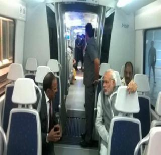 Narendra Modi condoles Delhi Metro travel! | नरेंद्र मोदींनी केला दिल्ली मेट्रोने प्रवास! Narendra Modi condoles Delhi Metro travel! | नरेंद्र मोदींनी केला दिल्ली मेट्रोने प्रवास!