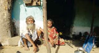 The house of the house ... the handicapped couple's taho | देता का घरकूल... अपंग दाम्पत्याचा टाहो