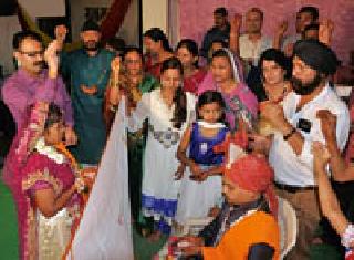 Anaam Basanti, an unforgettable wedding ceremony of the disabled people | अनाथ बसंती, अपंग बसंतचा अविस्मरणीय विवाह सोहळा Anaam Basanti, an unforgettable wedding ceremony of the disabled people | अनाथ बसंती, अपंग बसंतचा अविस्मरणीय विवाह सोहळा