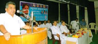 Good day only the businessmen | अच्छे दिन केवळ उद्योगपतींचेच