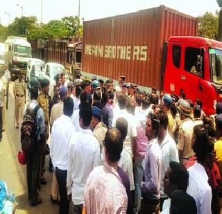 Outbreak of Bhakti Park Residents Against Wadala Rape | वडाळा बलात्काराविरुद्ध भक्ती पार्क रहिवाशांचा उद्रेक Outbreak of Bhakti Park Residents Against Wadala Rape | वडाळा बलात्काराविरुद्ध भक्ती पार्क रहिवाशांचा उद्रेक