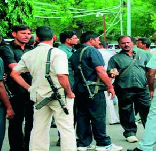 Powers and Representatives of Police Officers | लोकप्रतिनिधी व अधिकाऱ्यांना पोलीस मुख्यालयात शस्त्रबंदी Powers and Representatives of Police Officers | लोकप्रतिनिधी व अधिकाऱ्यांना पोलीस मुख्यालयात शस्त्रबंदी