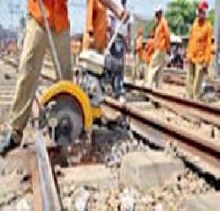 Due to megablock the student is deprived of the examination | मेगाब्लॉकमुळे विद्यार्थी परीक्षेपासून वंचित